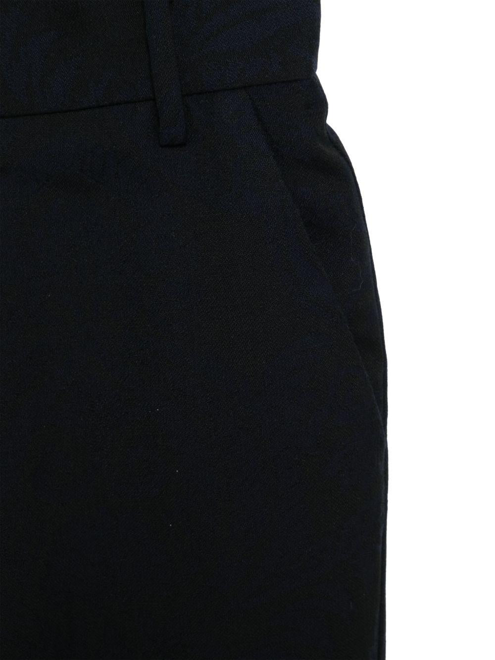Completo nero con bottoni diamante