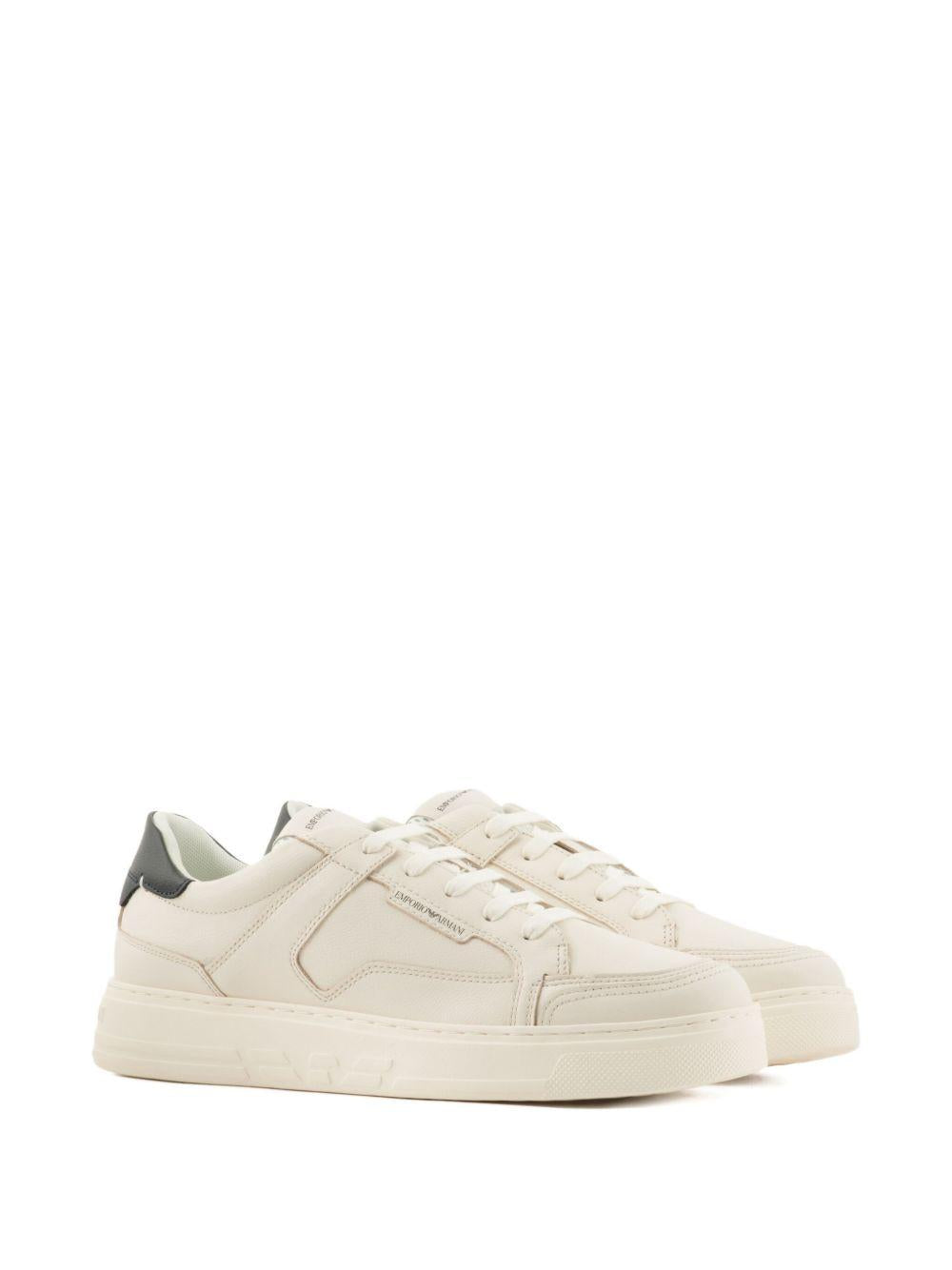 Sneakers ecru con pannelli in pelle e chiusura con lacci EM003702AF19573 M0019 EMPORIO ARMANI 