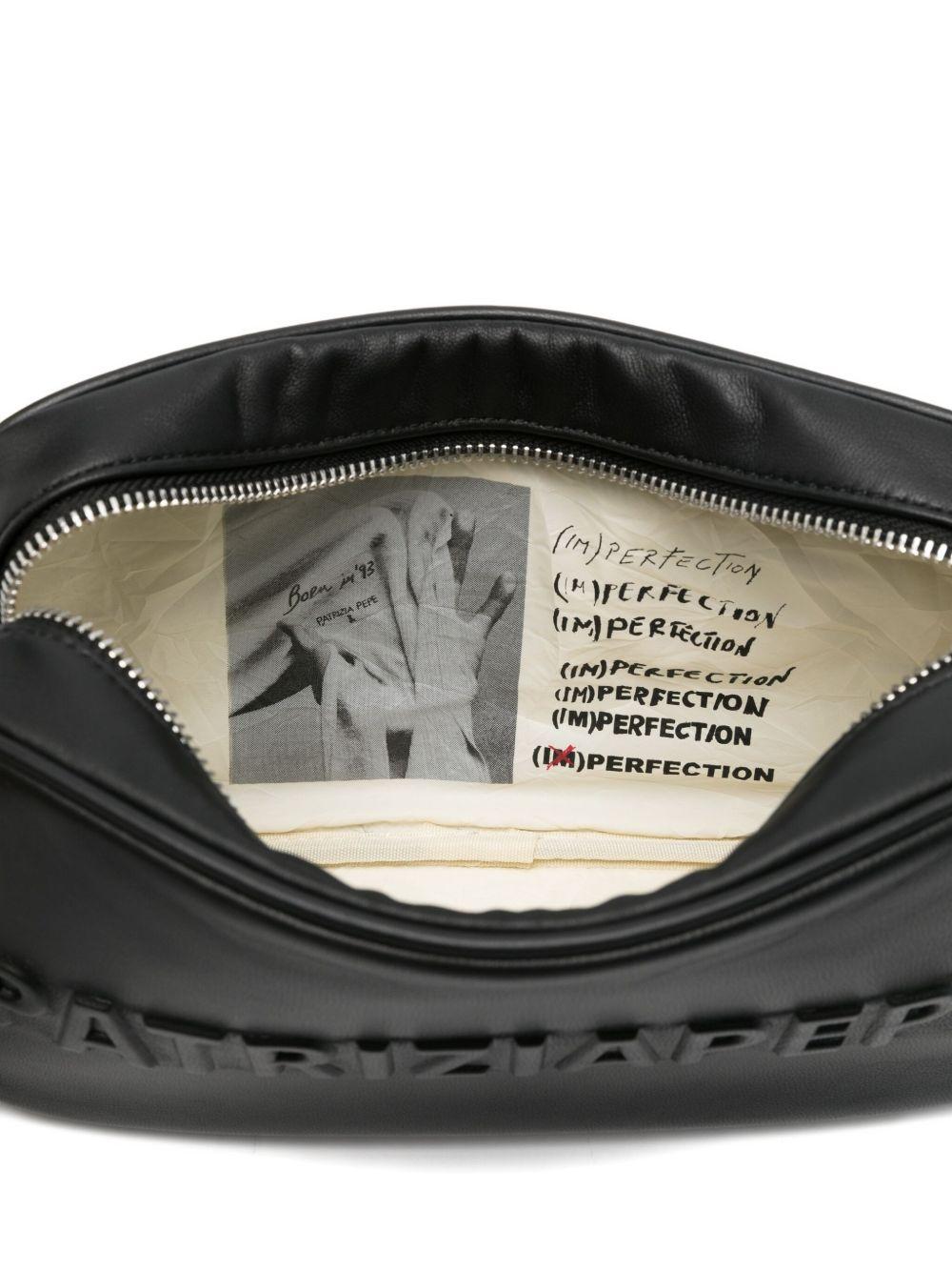 Borsa a tracolla nera in pelle con logo goffrato 8B0254L113 K103 PATRIZIA PEPE 