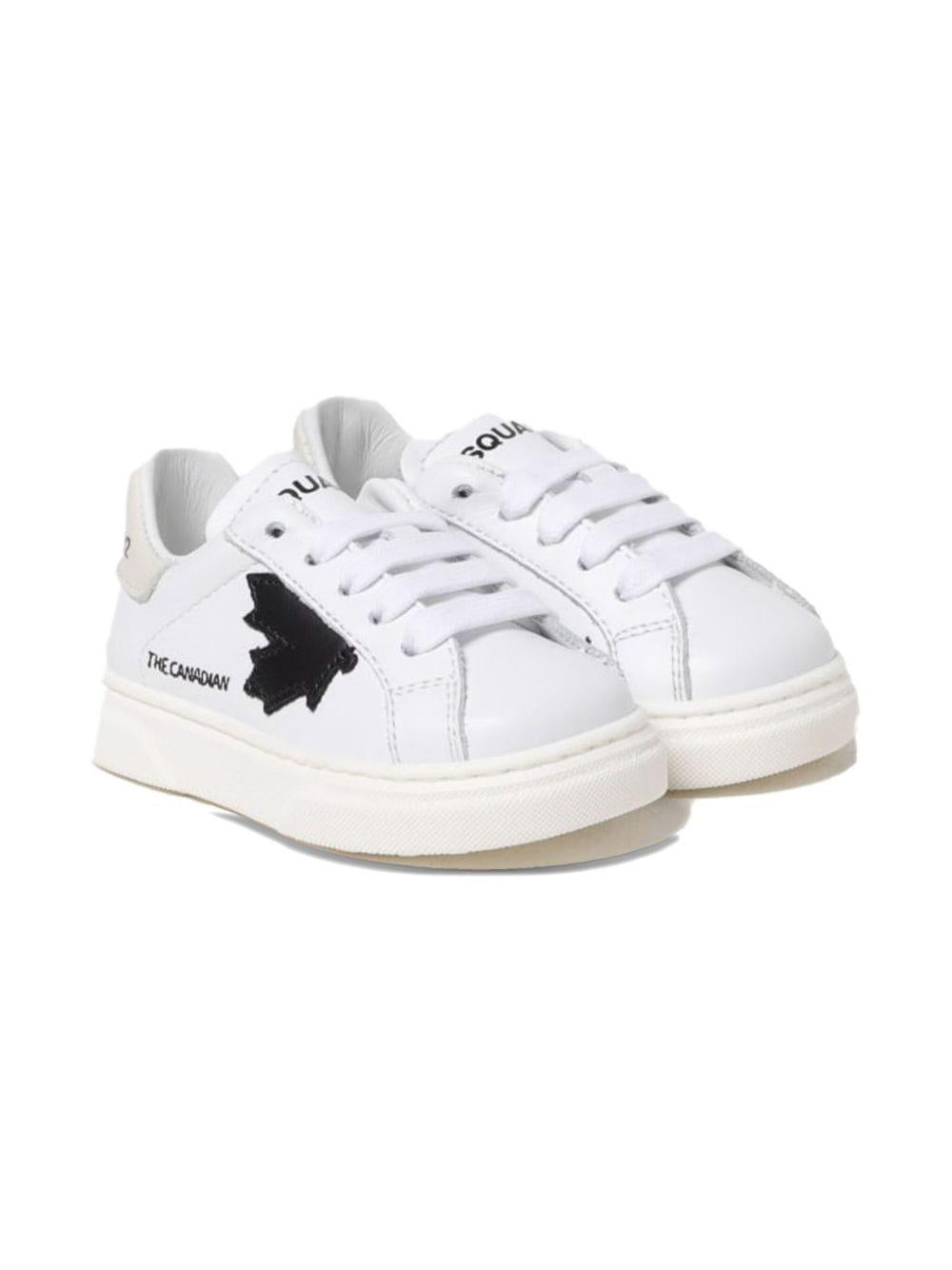 Sneakers in pelle bianca con foglia d'acero