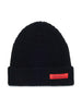 Cappello nero in maglia targhetta logo