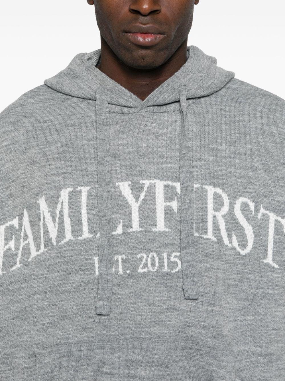 Felpa grigia in maglia logo ricamo