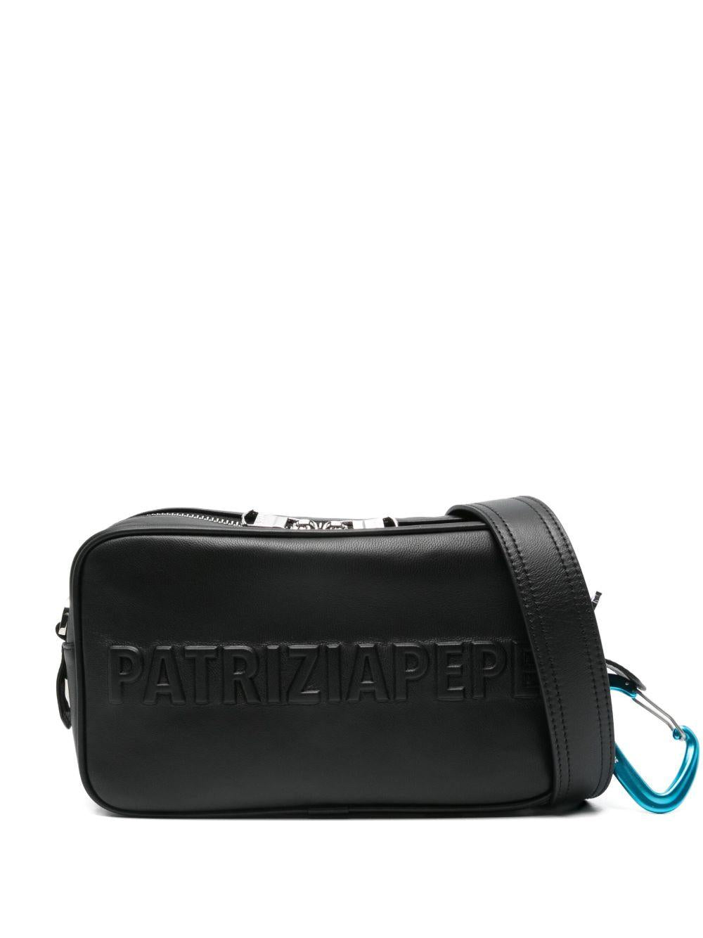 Borsa a tracolla nera in pelle con logo goffrato 8B0254L113 K103 PATRIZIA PEPE 