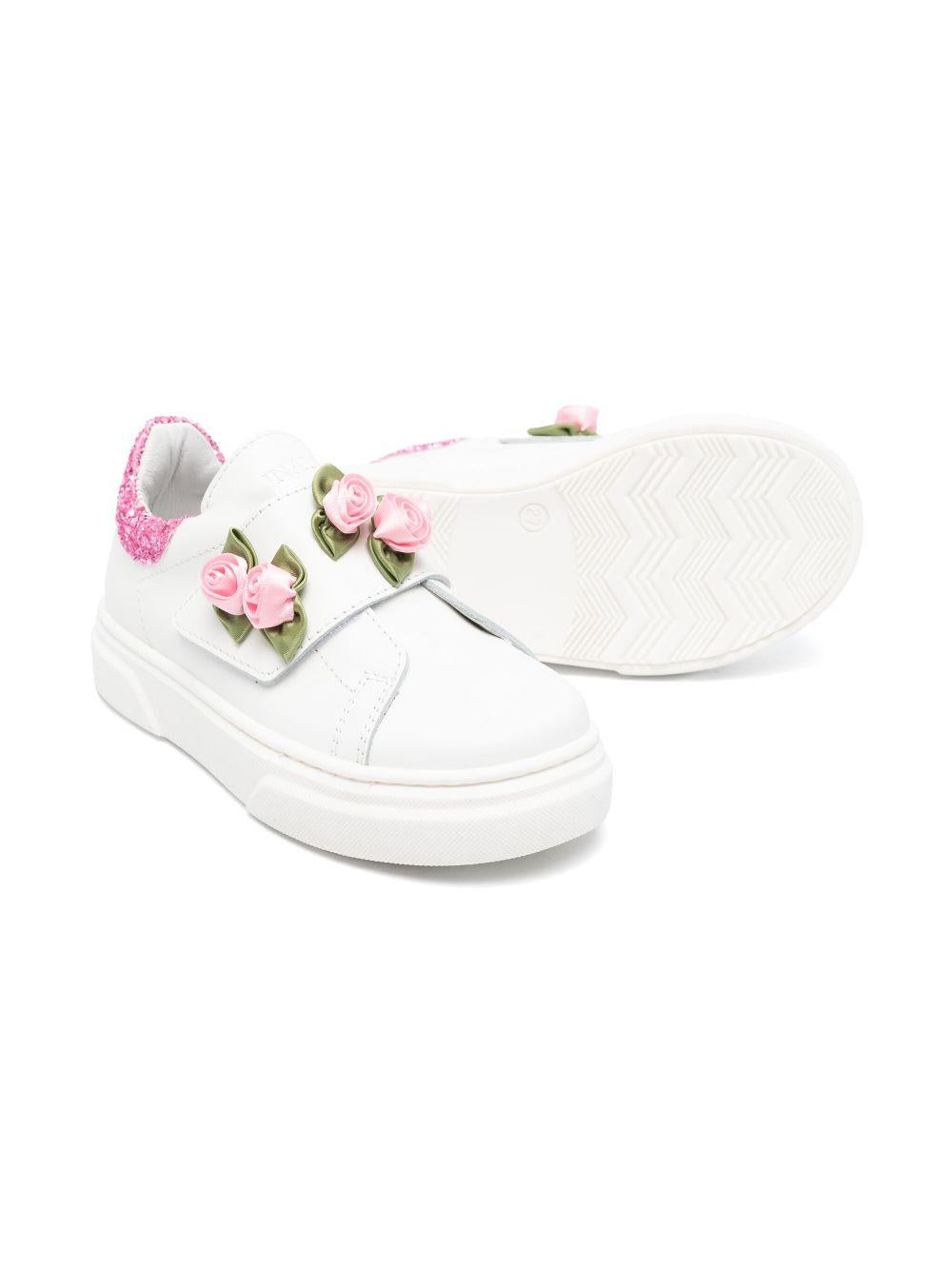 Sneakers bianche strappo roselline