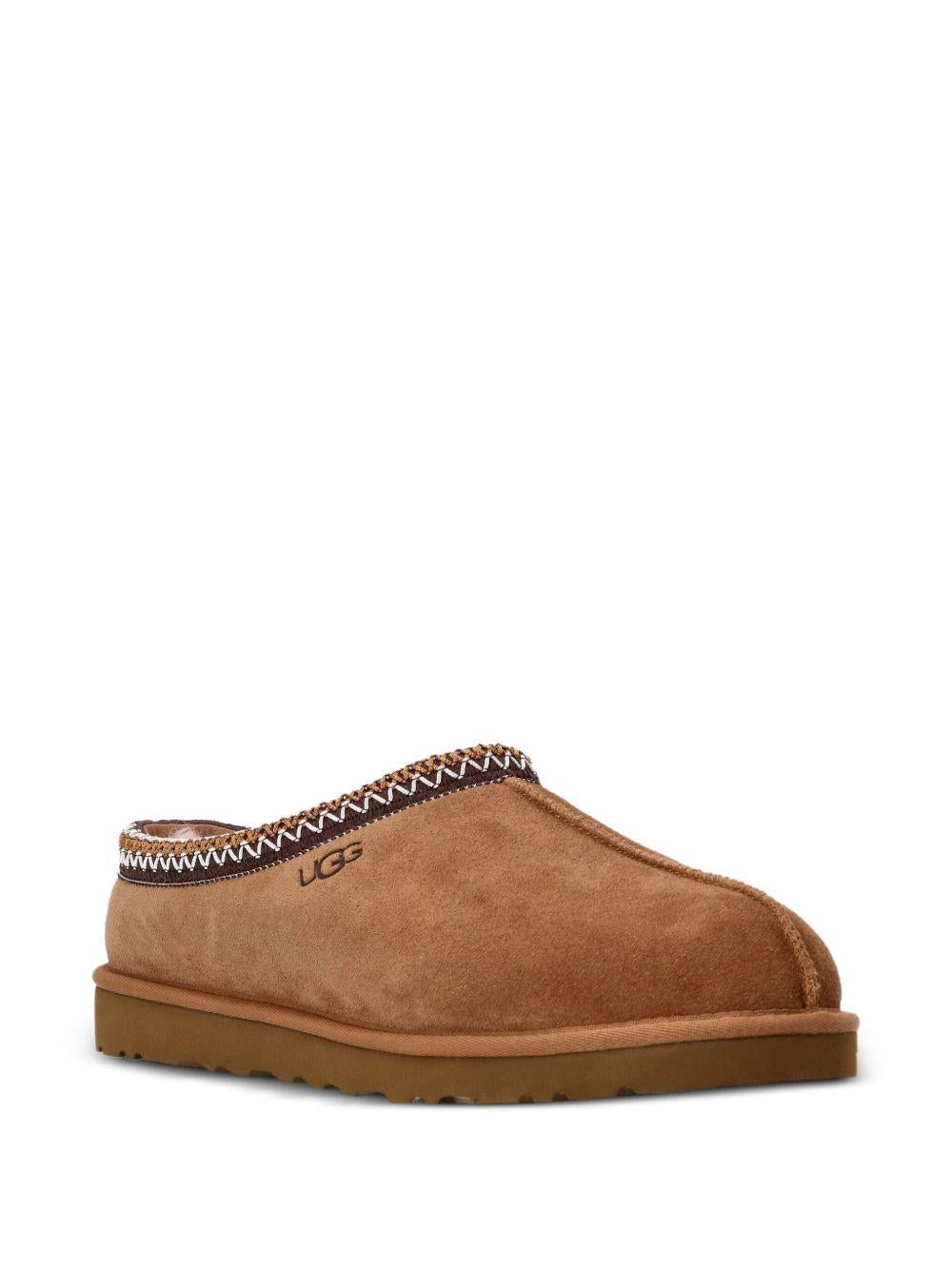 Slippers marroni in pelle scamosciata con cuciture decorative 1174671 CHE UGG 